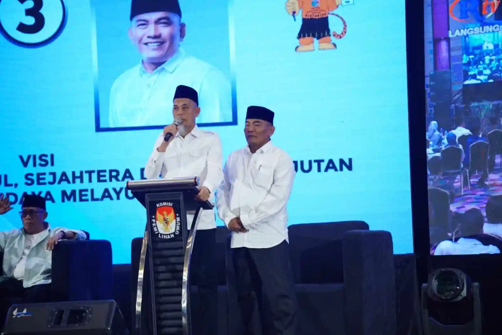 Paslon Paisal Sugiyarto Lancar Menjawab Semua Pertanyaan Moderator Debat Pertama Pilkada Dumai